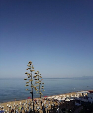 Imagen de los exteriores del Hotel Maria, Lago. Foto 15