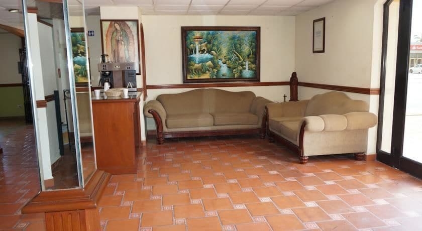 Imagen de los interiores del Hotel Maria Luisa Inn and Suites. Foto 13