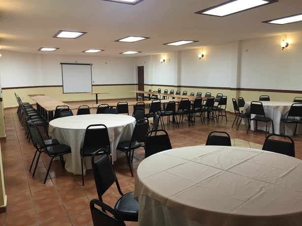 Imagen de los interiores del Hotel Maria Luisa Inn and Suites. Foto 15