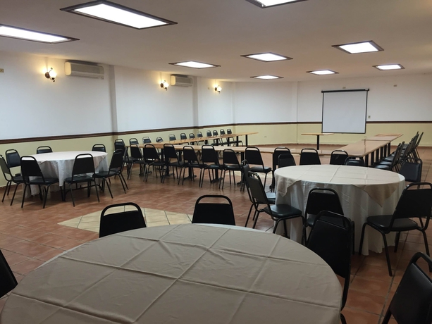 Imagen de los interiores del Hotel Maria Luisa Inn and Suites. Foto 16