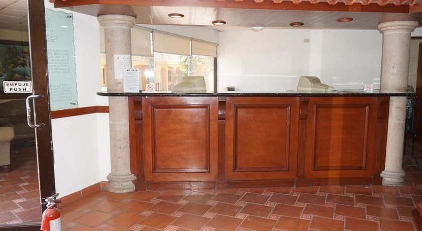 Imagen de los interiores del Hotel Maria Luisa Inn and Suites. Foto 17