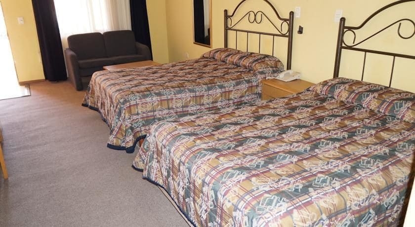 Imagen de la habitación del Hotel Maria Luisa Inn and Suites. Foto 5