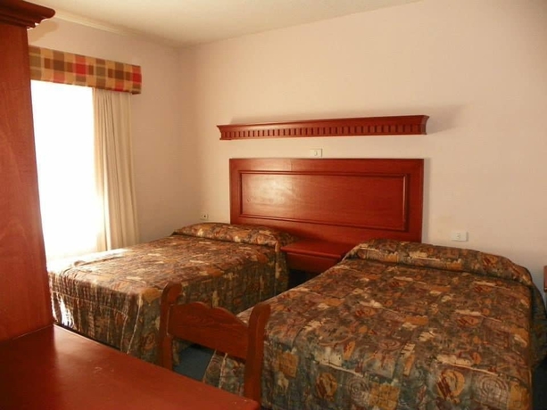 Imagen de la habitación del Hotel Maria Luisa Inn and Suites. Foto 6