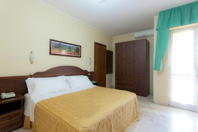 Imagen de la habitación del Hotel Maria, Pineto. Foto 6