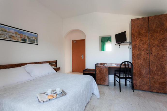 Imagen de la habitación del Hotel Maria, Pineto. Foto 7