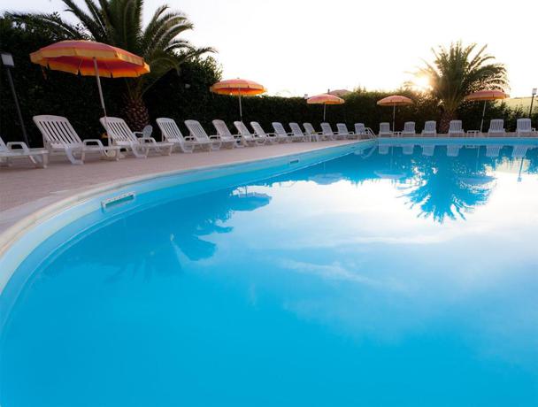 Imagen de la piscina del Hotel Maria, Pineto. Foto 14