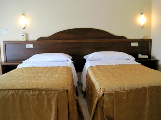 Imagen de la habitación del Hotel Maria, Pineto. Foto 8