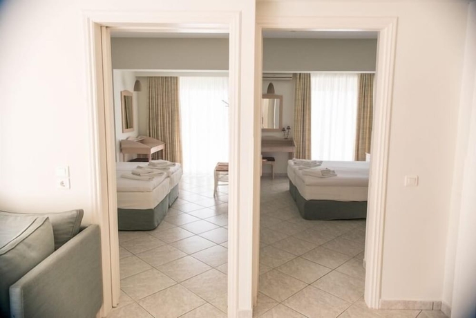 Imagen de la habitación del Hotel Maria Plomari Apartments. Foto 4