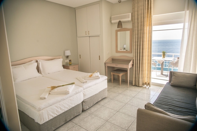 Imagen de los interiores del Hotel Maria Plomari Apartments. Foto 18