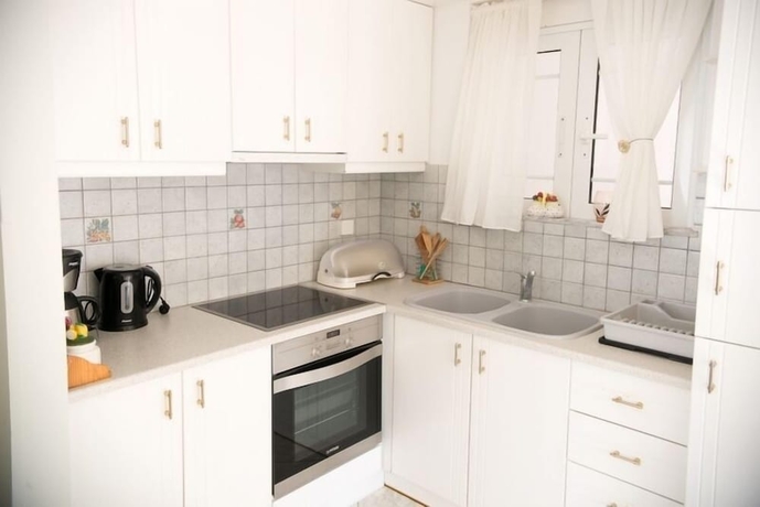 Imagen de la habitación del Hotel Maria Plomari Apartments. Foto 7