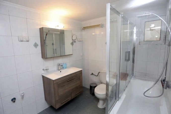 Imagen de la habitación del Hotel Maria Plomari Apartments. Foto 17