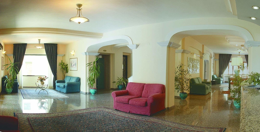 Imagen de los interiores del Hotel Maria Rosaria. Foto 13