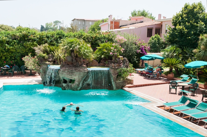 Imagen de la piscina del Hotel Maria Rosaria. Foto 14