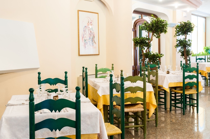 Imagen del bar/restaurante del Hotel Maria Rosaria. Foto 4