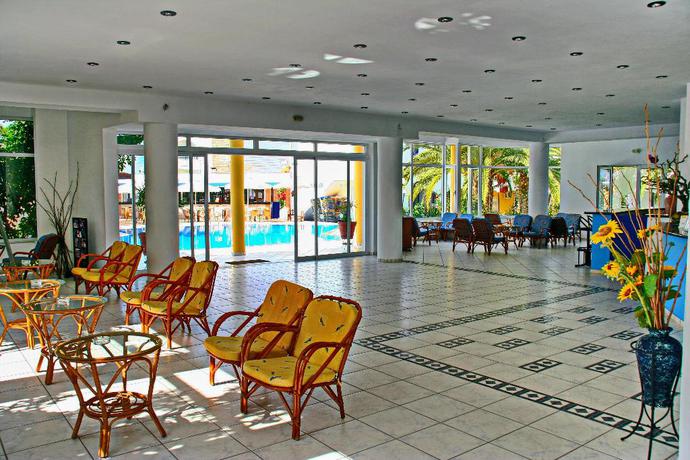 Imagen de los interiores del Hotel Maria Rousse. Foto 16