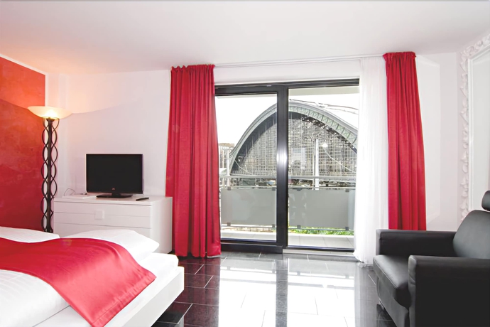 Imagen de la habitación del Hotel Maria Suite. Foto 5