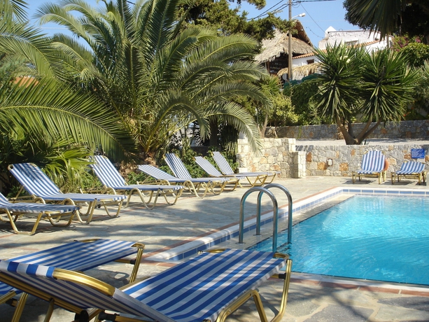 Imagen de la piscina del Hotel Maria Suites, Platanias. Foto 6