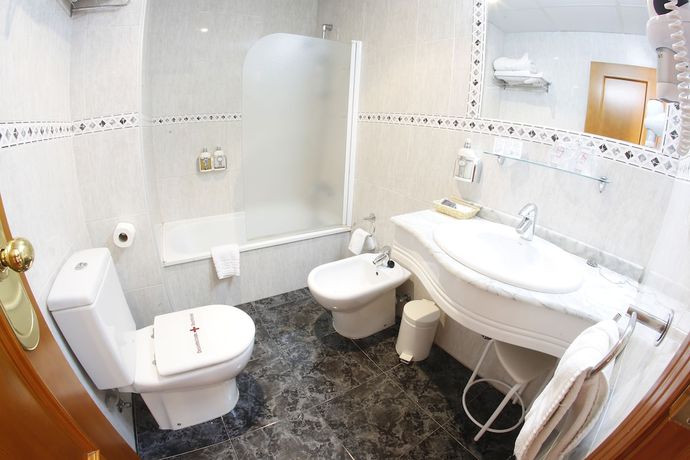 Imagen de la habitación del Hotel Maria de Luna. Foto 6