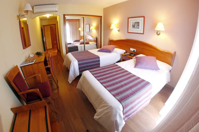 Imagen de la habitación del Hotel Maria de Luna. Foto 7