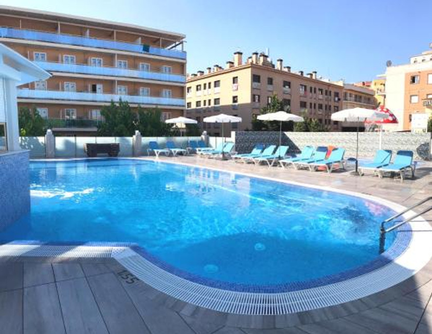 Imagen de la piscina del Hotel Maria del Mar, Lloret de Mar. Foto 12