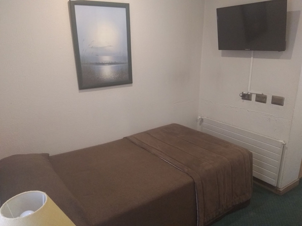 Imagen de la habitación del Hotel Mar&iacute;a Angola. Foto 13