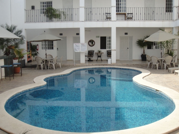 Imagen de la piscina del Hotel María Jose, Mérida. Foto 19