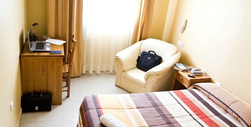 Imagen de la habitación del Hotel María Luisa, Algeciras. Foto 7