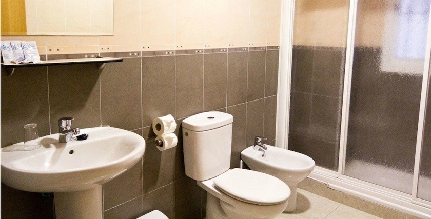 Imagen de la habitación del Hotel María Luisa, Algeciras. Foto 8