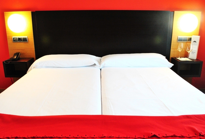 Imagen de la habitación del Hotel Marítimo Ris y Apartamentos. Foto 6