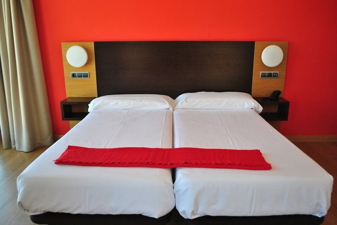 Imagen de la habitación del Hotel Marítimo Ris y Apartamentos. Foto 13