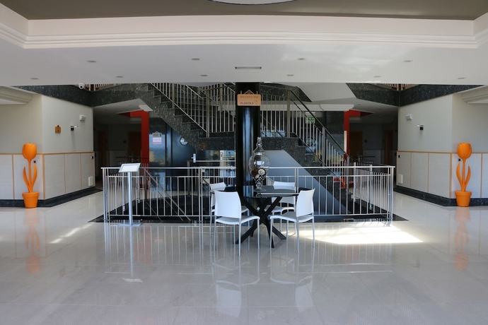 Imagen del bar/restaurante del Hotel Marítimo Ris y Apartamentos. Foto 3