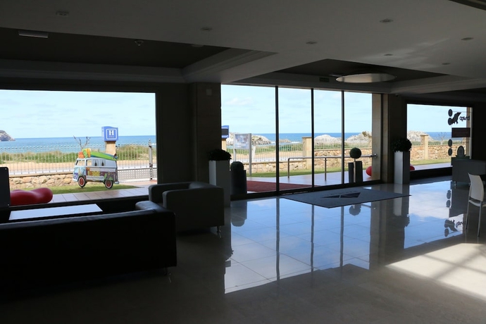 Imagen del bar/restaurante del Hotel Marítimo Ris y Apartamentos. Foto 4