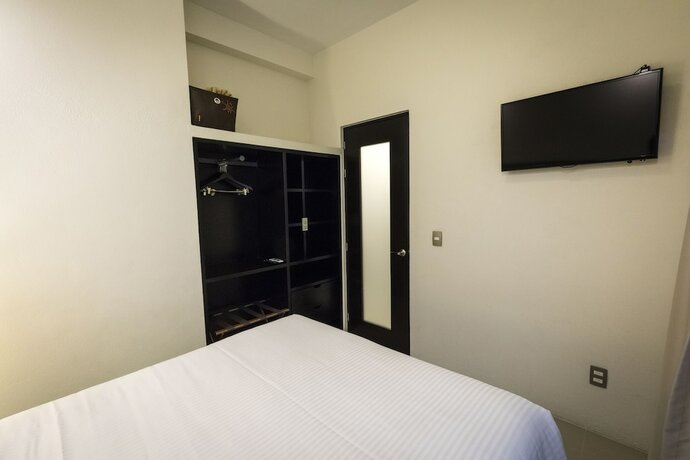 Imagen de la habitación del Hotel Marialicia Suites. Foto 11