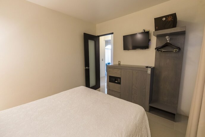 Imagen de la habitación del Hotel Marialicia Suites. Foto 19