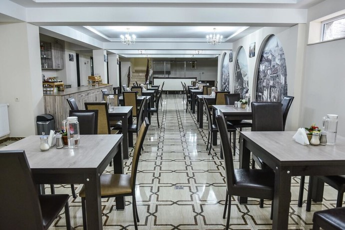 Imagen del bar/restaurante del Hotel Marialuis. Foto 3