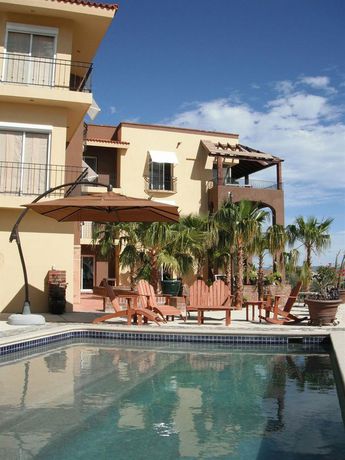 Imagen de la piscina del Hotel Mariamar Suites. Foto 13