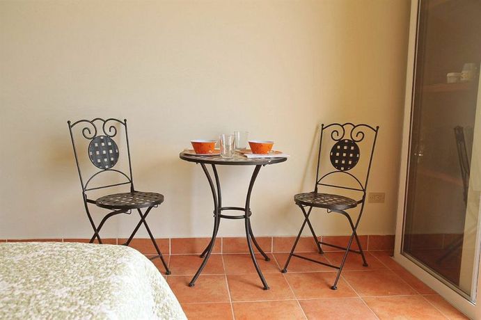 Imagen de la habitación del Hotel Mariamar Suites. Foto 6