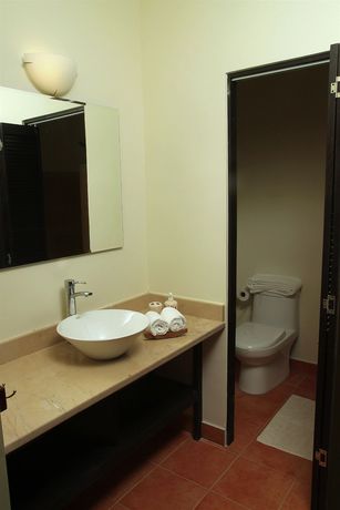 Imagen de la habitación del Hotel Mariamar Suites. Foto 8