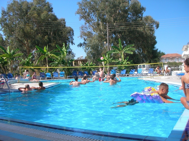 Imagen de la piscina del Hotel Mariana, Laganas. Foto 13