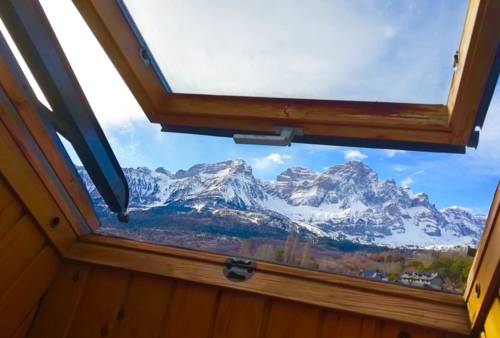 Imagen de la habitación del Hotel Mariana, Tramacastilla De Tena. Foto 4