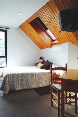 Imagen de la habitación del Hotel Mariana, Tramacastilla De Tena. Foto 9