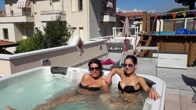 Imagen de la piscina del Hotel Mariani, Camaiore. Foto 20