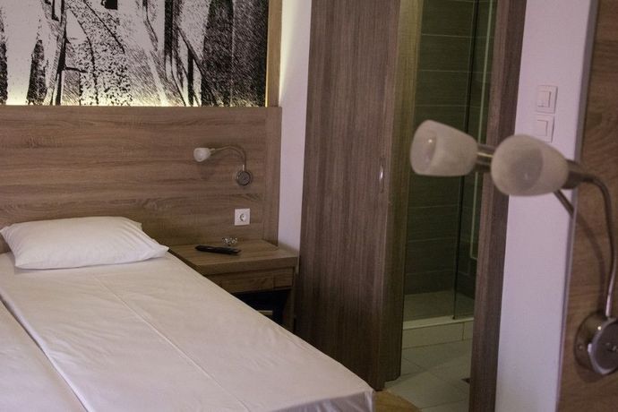Imagen de la habitación del Hotel Marianna, Alejandr&oacute;polis. Foto 12