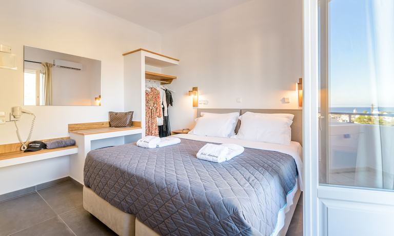 Imagen de la habitación del Hotel Marianna, Santorini. Foto 4