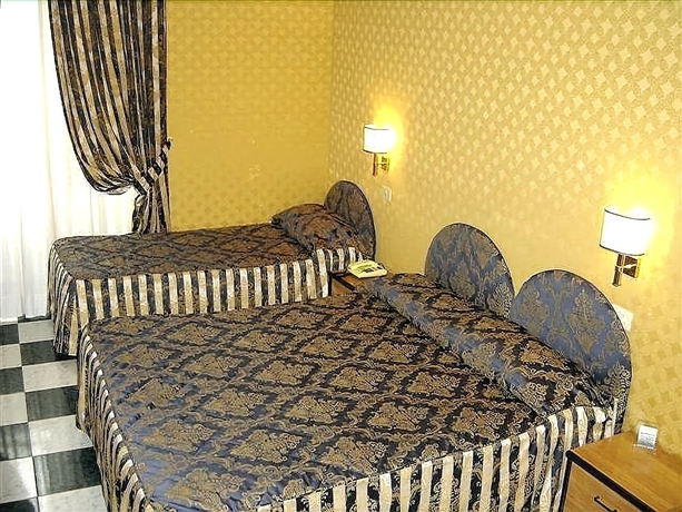 Imagen de la habitación del Hotel Mariano. Foto 7