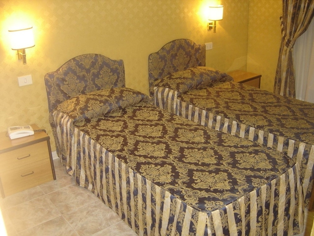 Imagen de la habitación del Hotel Mariano. Foto 10