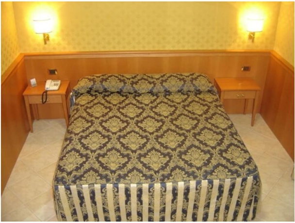 Imagen de la habitación del Hotel Mariano. Foto 14