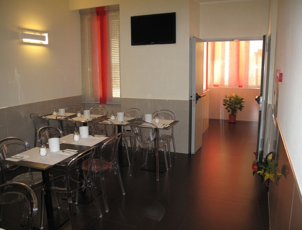 Imagen del bar/restaurante del Hotel Mariano. Foto 2