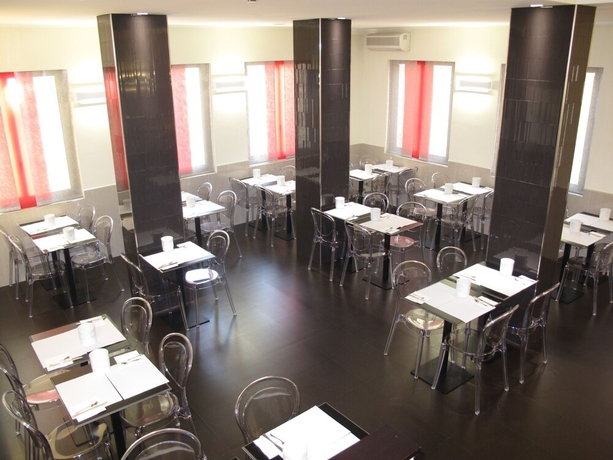 Imagen del bar/restaurante del Hotel Mariano. Foto 3