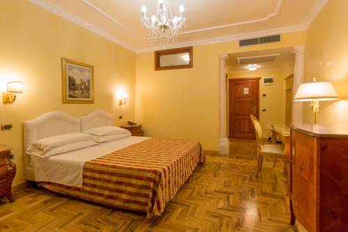Imagen de la habitación del Hotel Mariano Iv Palace. Foto 2